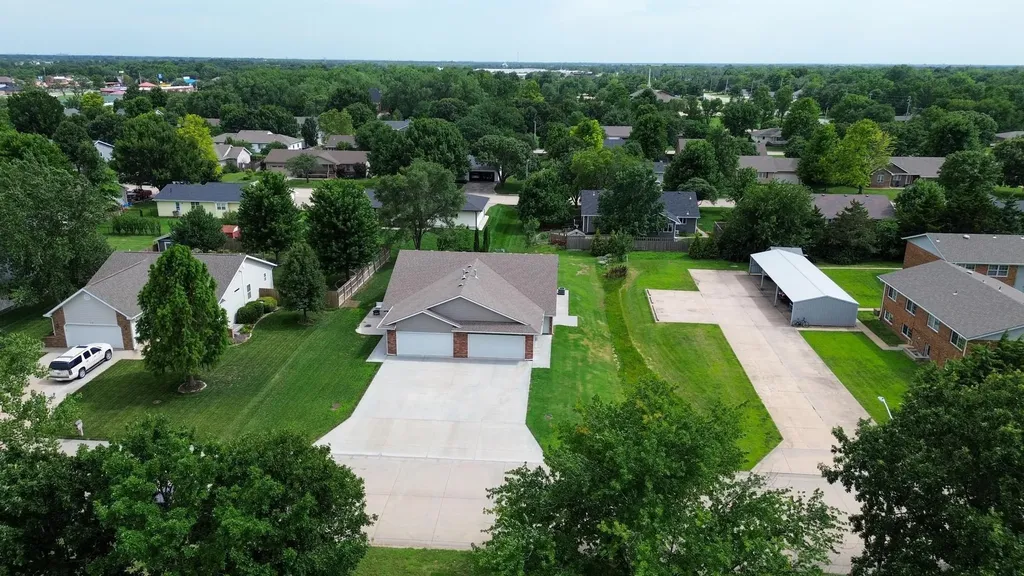429-431 Harvest Road Hesston KS 67062