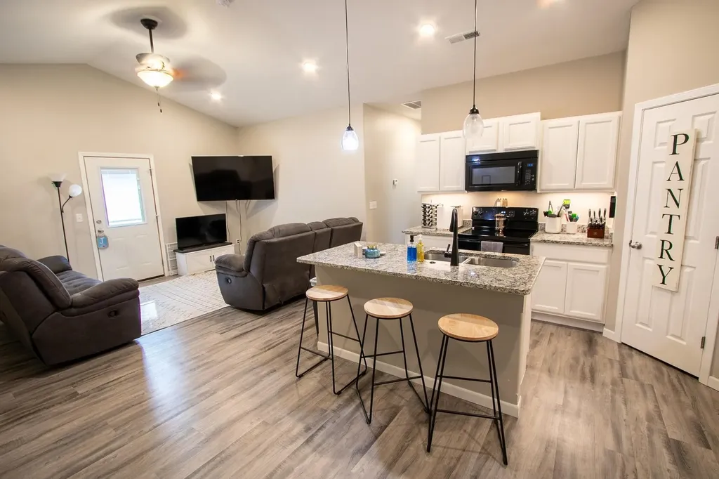 429-431 Harvest Road Hesston KS 67062