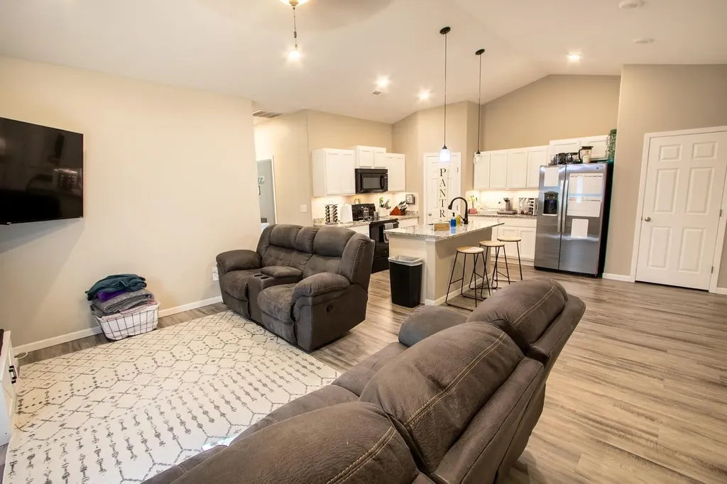 429-431 Harvest Road Hesston KS 67062