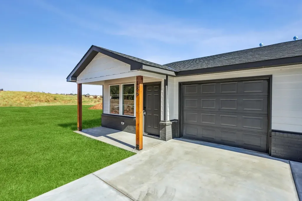 186 N Tomahawk Street Clearwater KS 67147