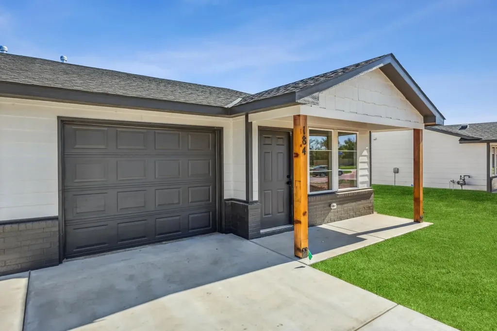 184 N Tomahawk Street Clearwater KS 67147