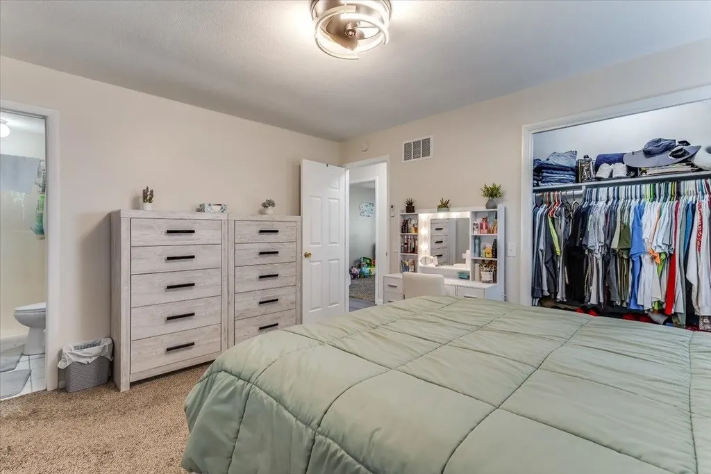 211 S Commercial Avenue Sedgwick KS 67135