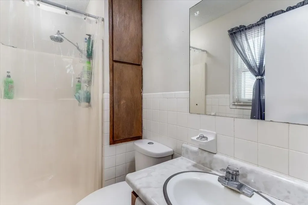 211 S Commercial Avenue Sedgwick KS 67135