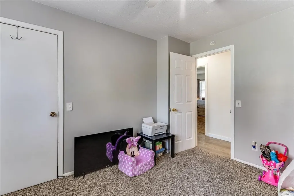 211 S Commercial Avenue Sedgwick KS 67135