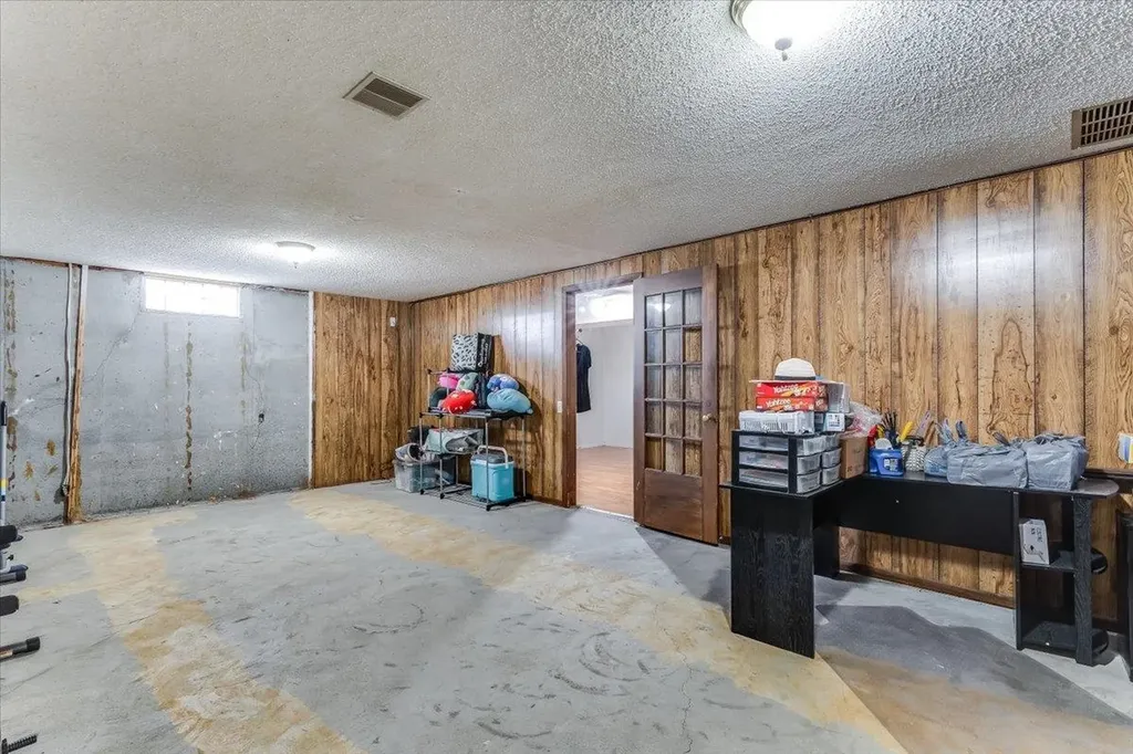 211 S Commercial Avenue Sedgwick KS 67135