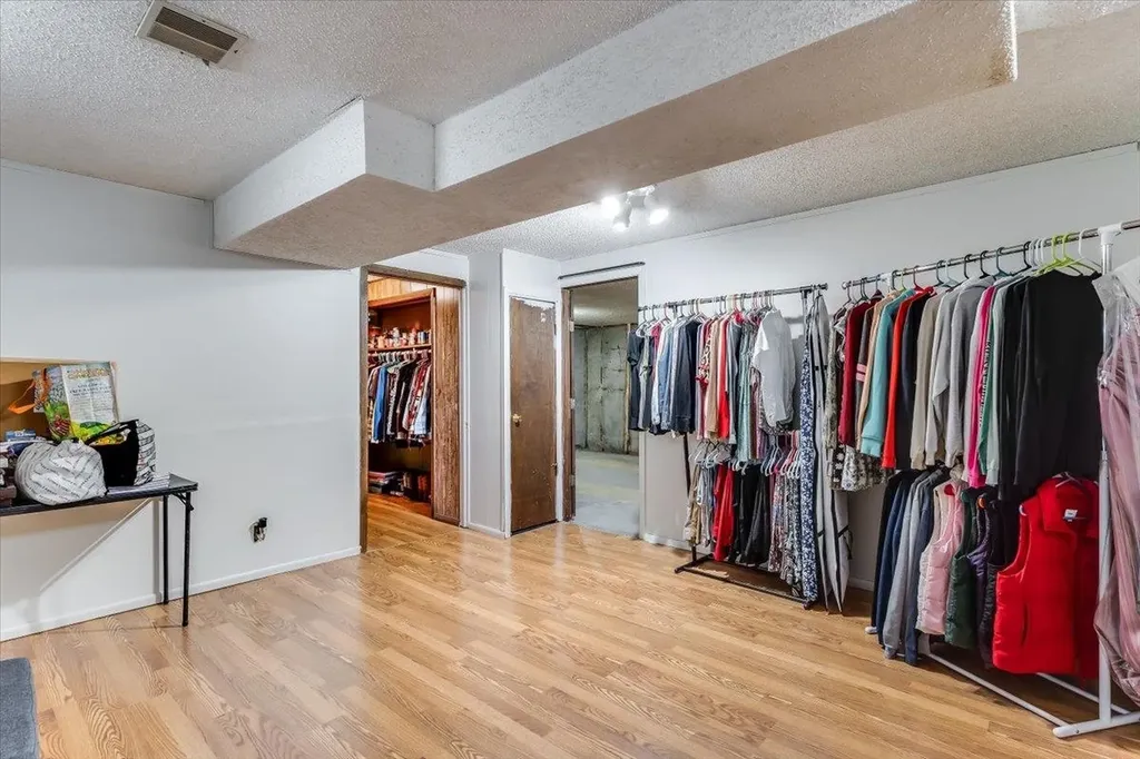 211 S Commercial Avenue Sedgwick KS 67135