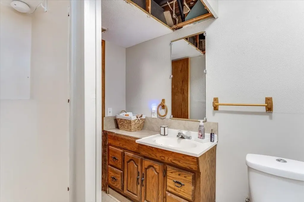 211 S Commercial Avenue Sedgwick KS 67135