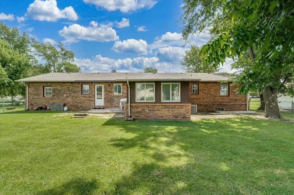 211 S Commercial Avenue Sedgwick KS 67135