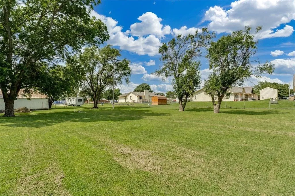 211 S Commercial Avenue Sedgwick KS 67135