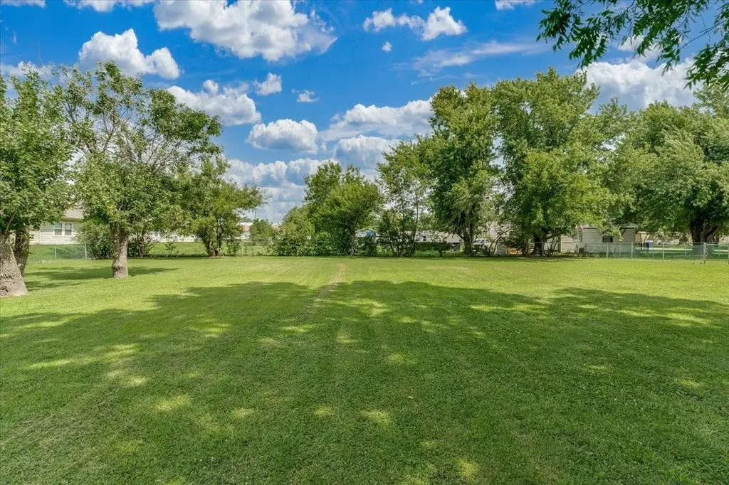211 S Commercial Avenue Sedgwick KS 67135