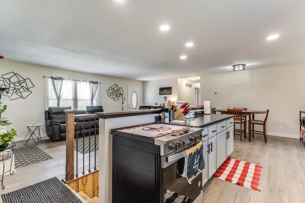 211 S Commercial Avenue Sedgwick KS 67135