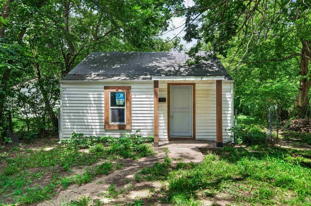 407 N Gordon Wichita KS 67203