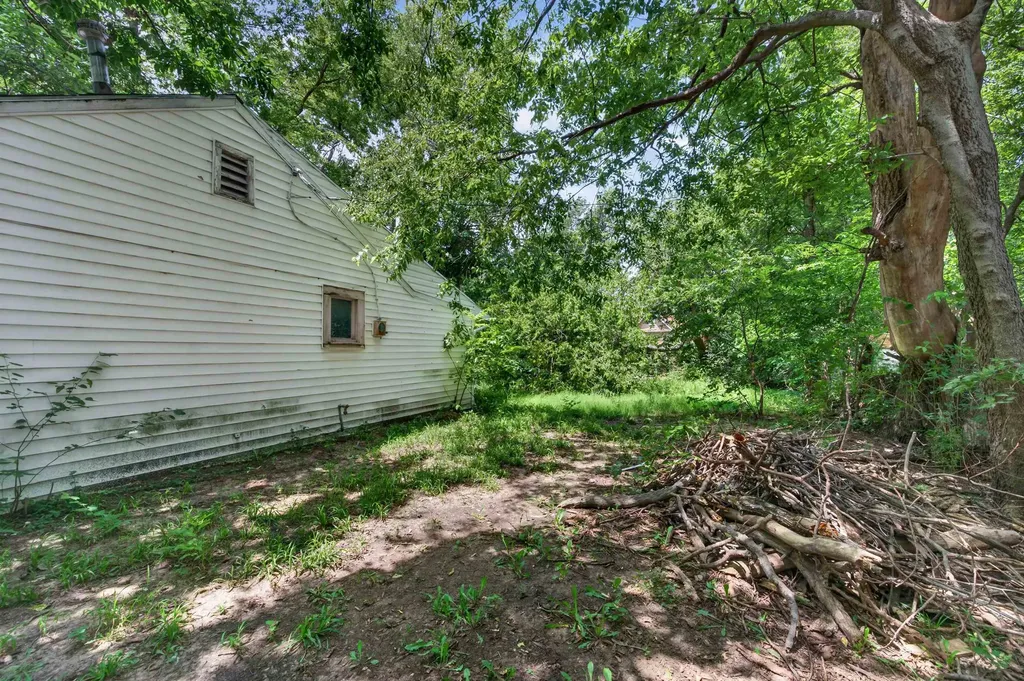 407 N Gordon Wichita KS 67203