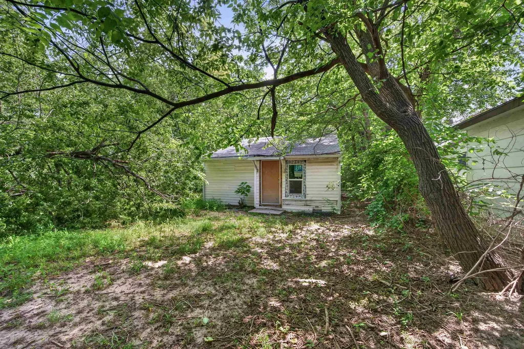 407 N Gordon Wichita KS 67203