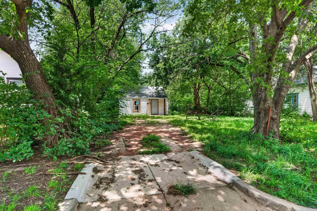 407 N Gordon Wichita KS 67203
