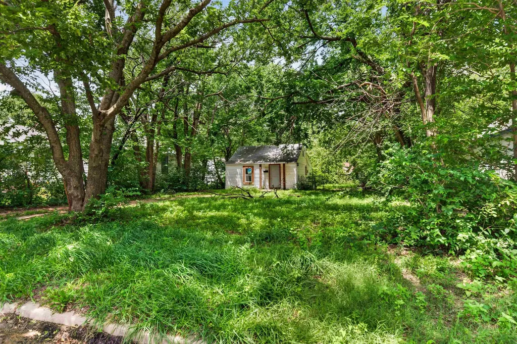407 N Gordon Wichita KS 67203