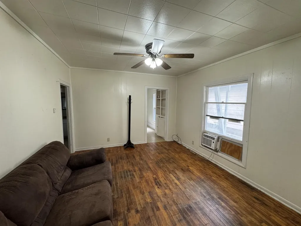 120 W 7th Winfield KS 67156