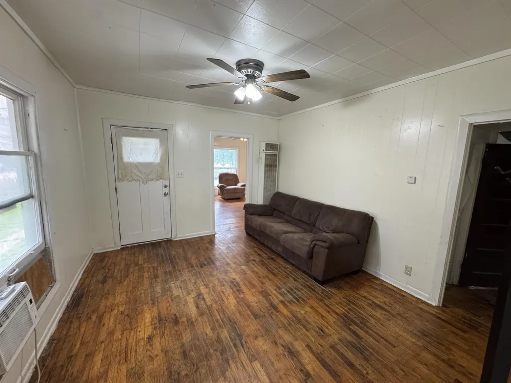 120 W 7th Winfield KS 67156