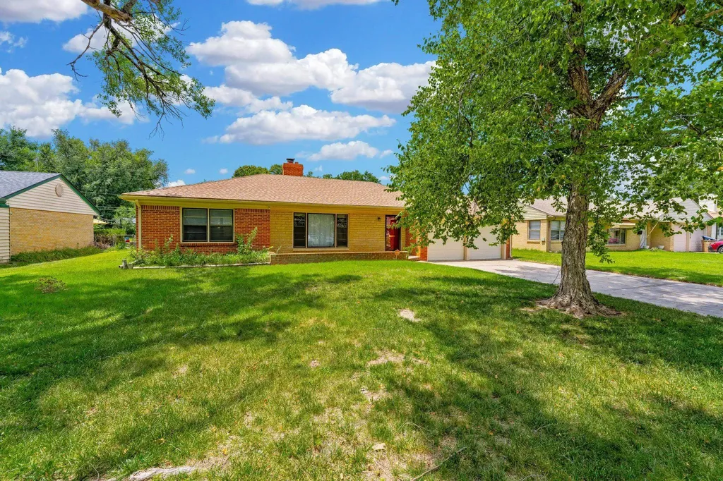 1631 N Clarence Avenue Wichita KS 67203