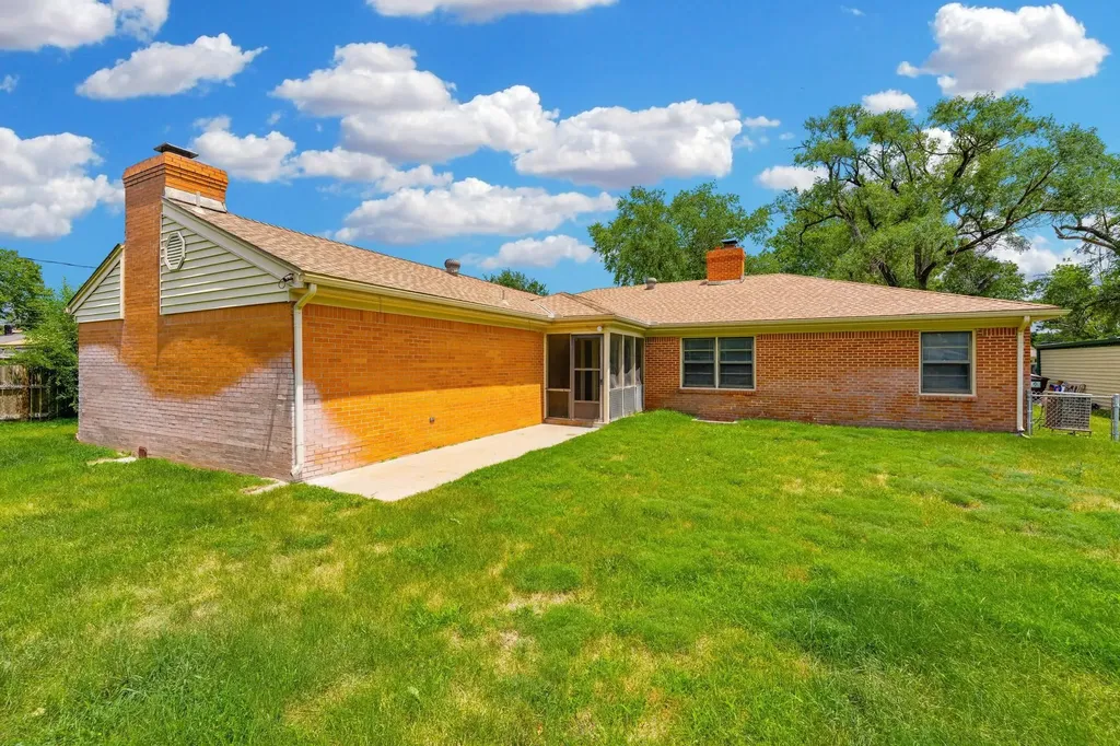 1631 N Clarence Avenue Wichita KS 67203