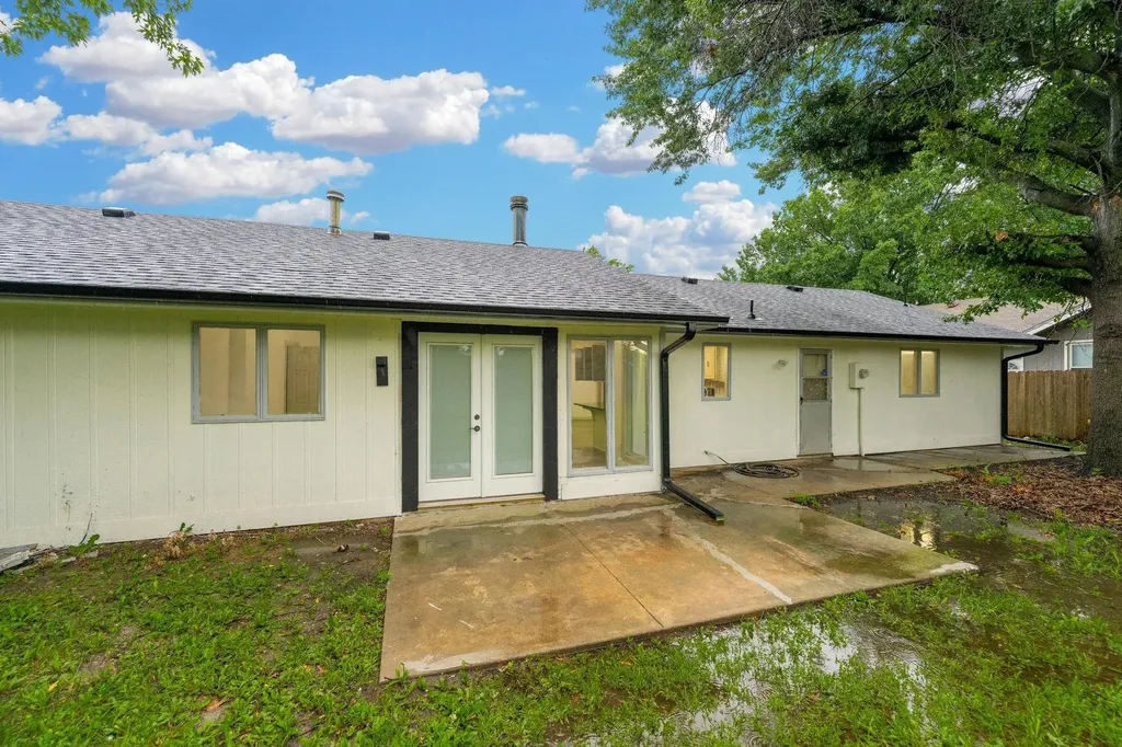 218 Aaron Drive Andover KS 67002