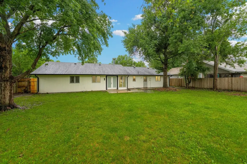 218 Aaron Drive Andover KS 67002