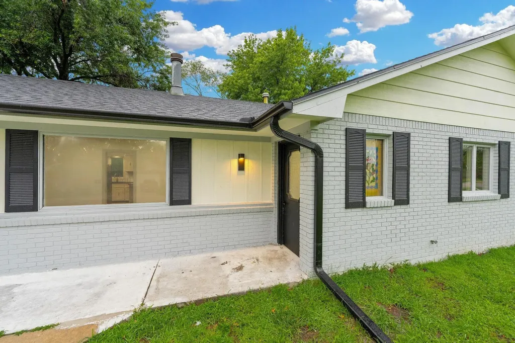 218 Aaron Drive Andover KS 67002