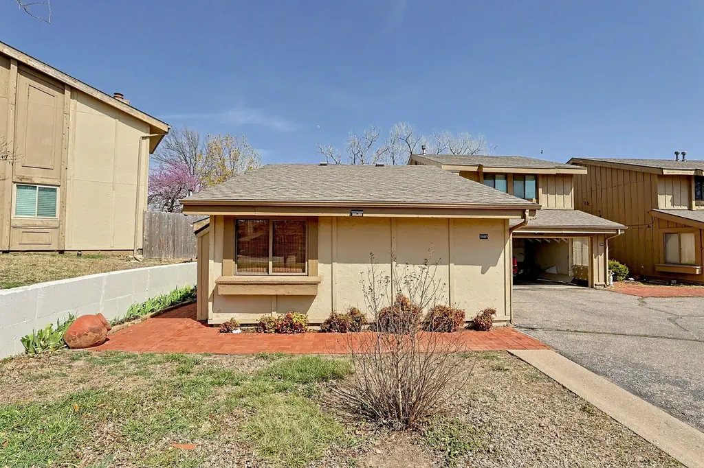 8201 E Harry Wichita KS 67207