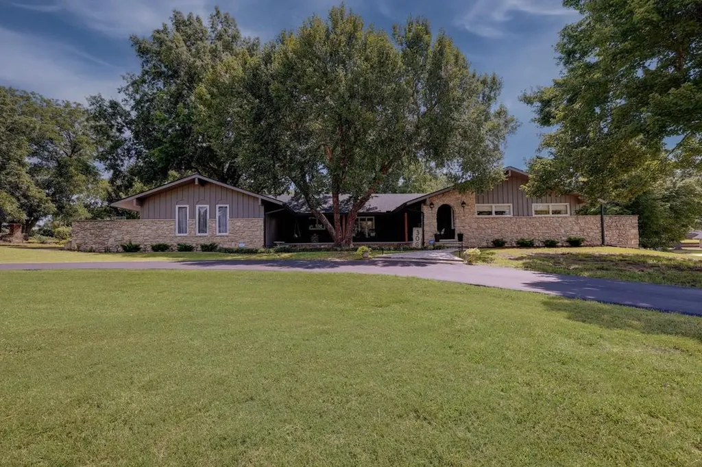 306 S Centennial Arkansas City KS 67005