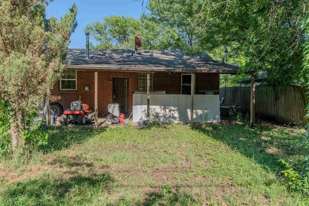 1933 S Battin Wichita KS 67218