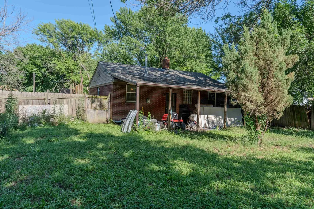 1933 S Battin Wichita KS 67218