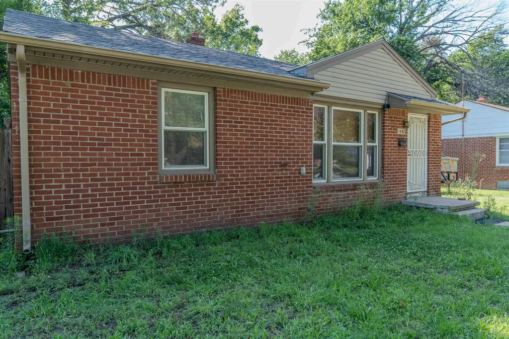 1933 S Battin Wichita KS 67218