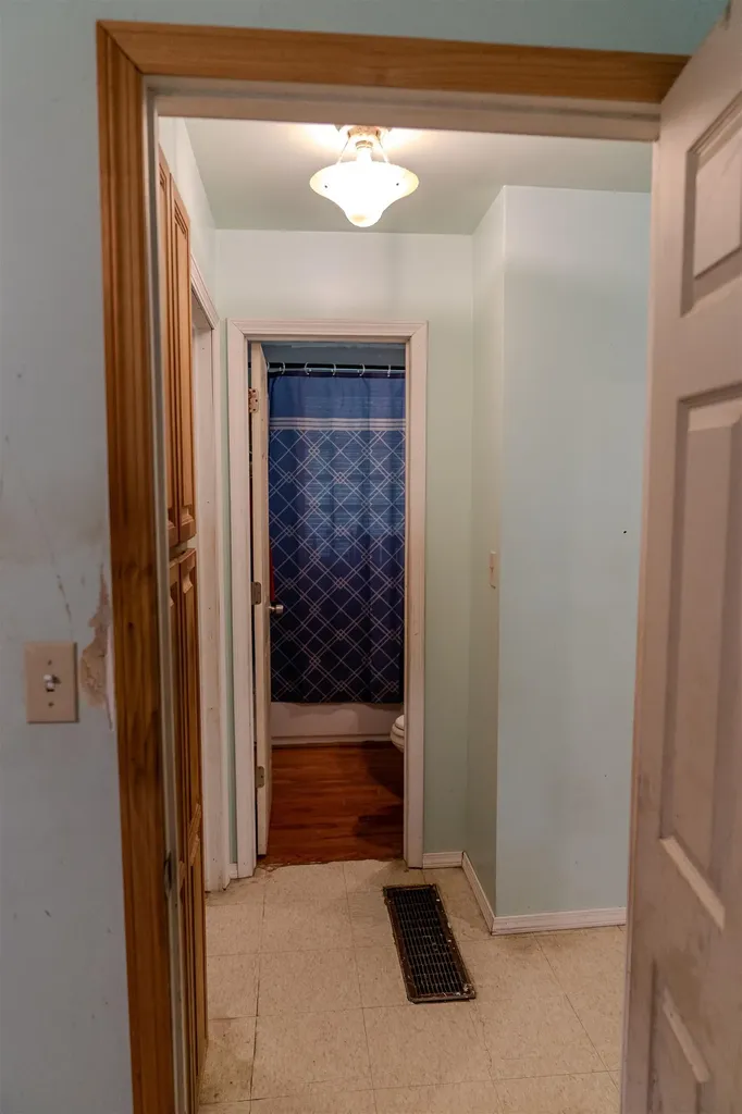 1933 S Battin Wichita KS 67218