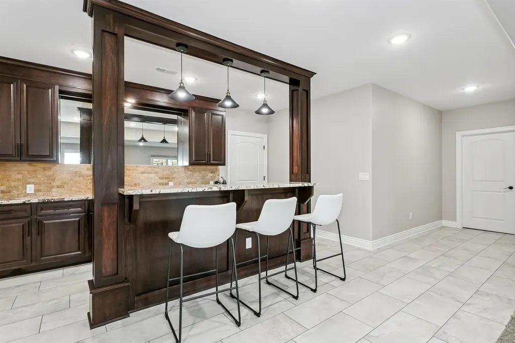 4705 N Elk Creek Drive Bel Aire KS 67226
