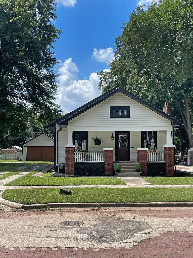 1007 E 14th Winfield KS 67156