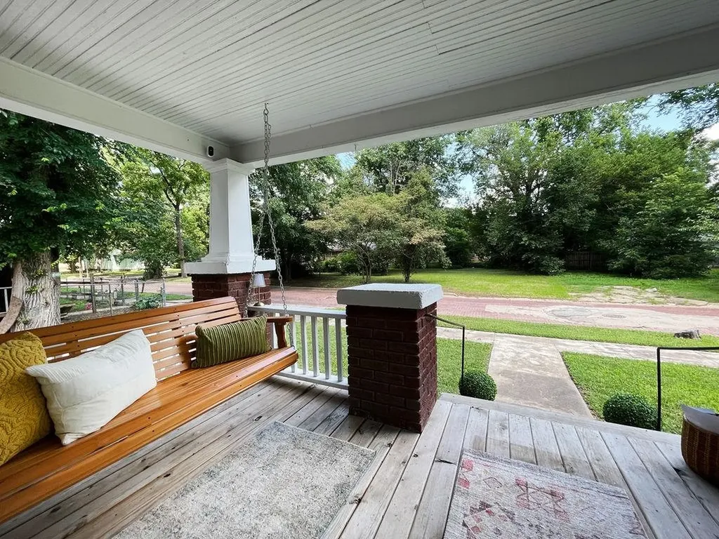 1007 E 14th Winfield KS 67156