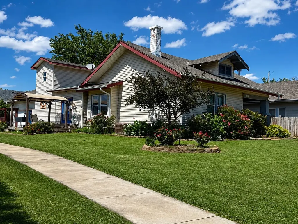 118 W 1st Avenue Caldwell KS 67022
