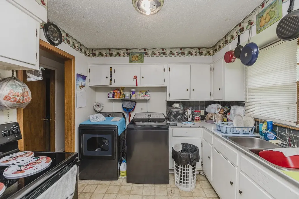2613 Fairmount Wichita KS 67220