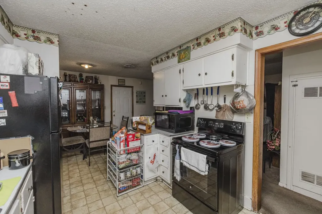 2613 Fairmount Wichita KS 67220