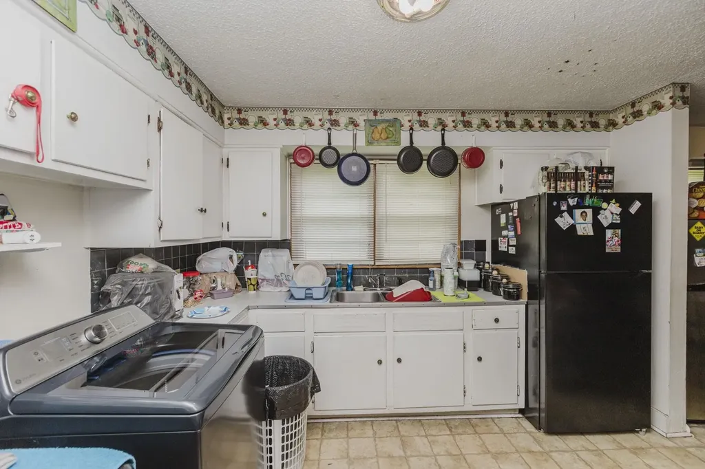 2613 Fairmount Wichita KS 67220