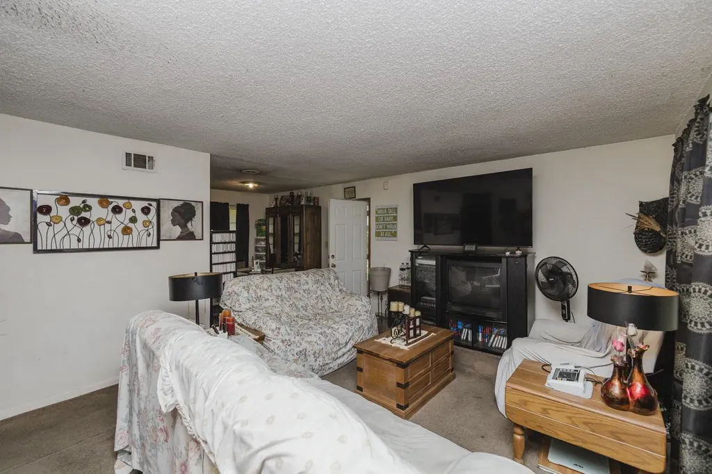 2613 Fairmount Wichita KS 67220