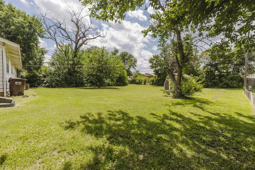 2613 Fairmount Wichita KS 67220