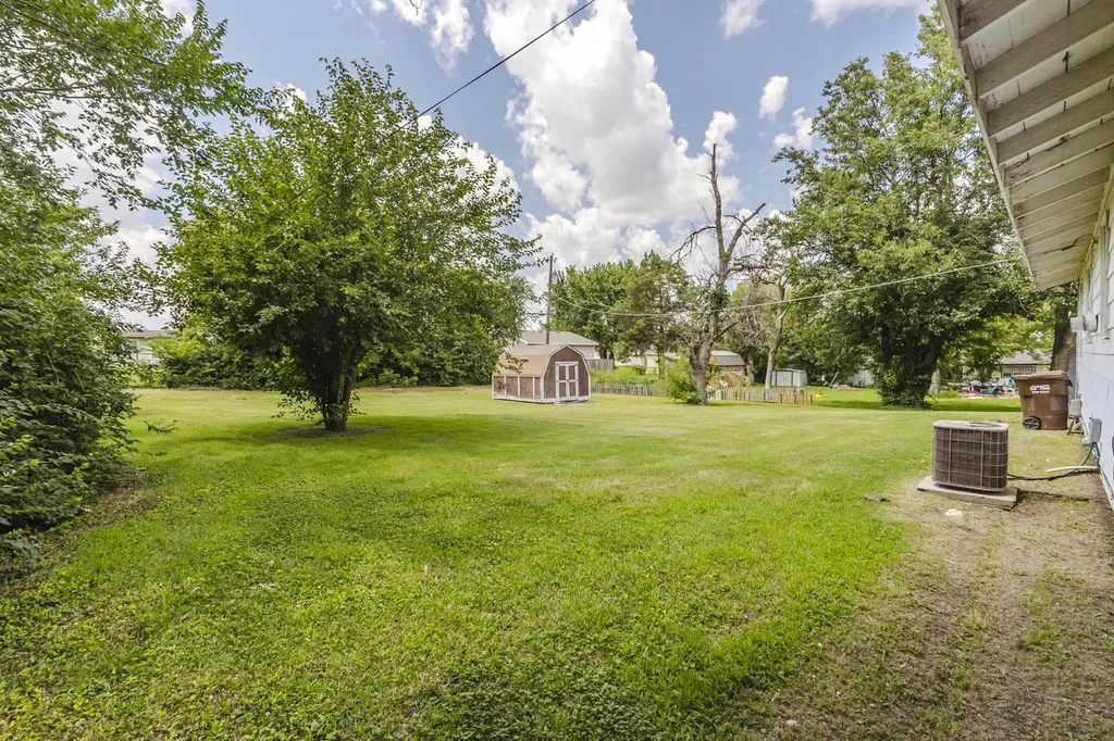 2613 Fairmount Wichita KS 67220