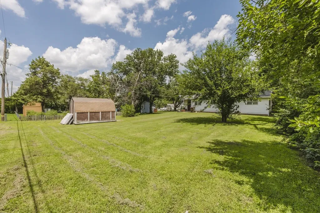 2613 Fairmount Wichita KS 67220