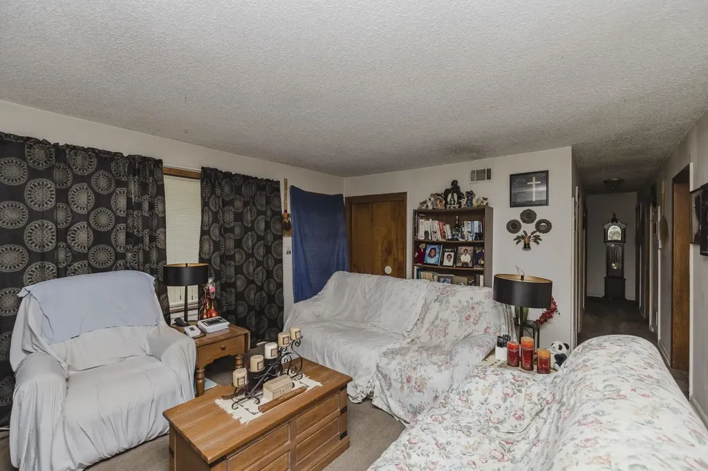 2613 Fairmount Wichita KS 67220