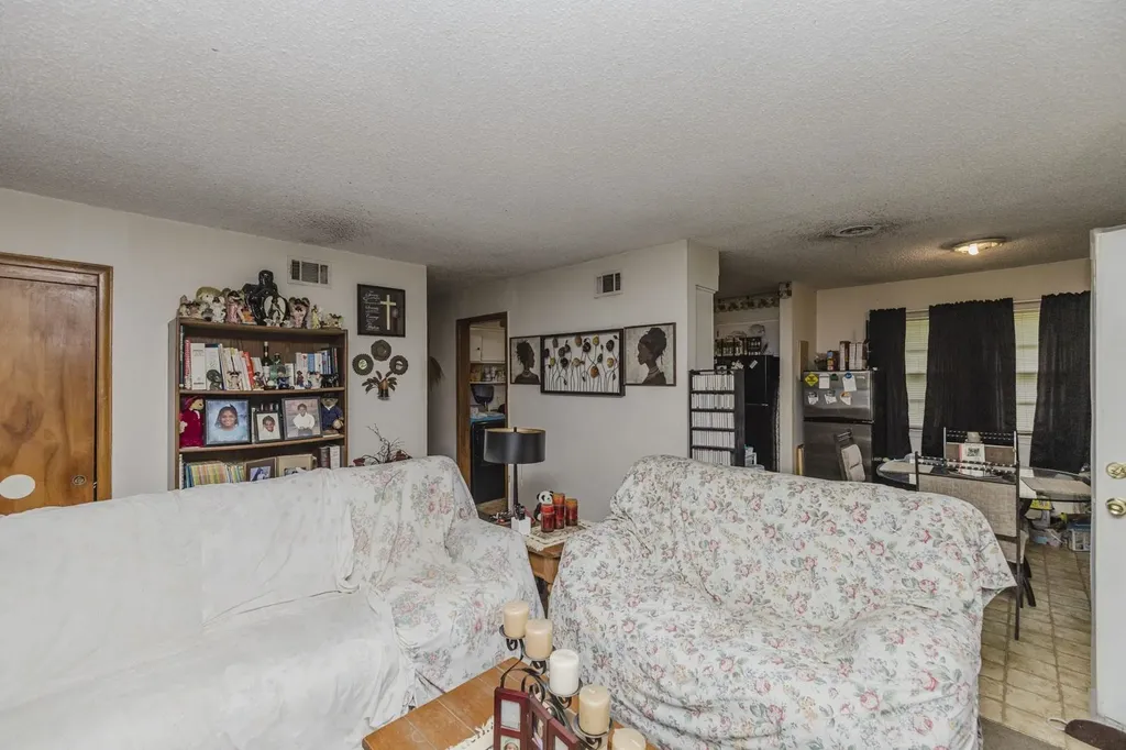 2613 Fairmount Wichita KS 67220
