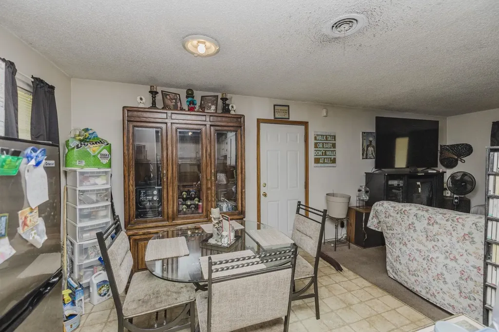 2613 Fairmount Wichita KS 67220