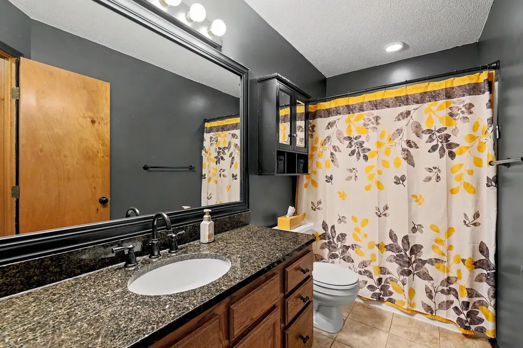 6525 E 39th Court Wichita KS 67226