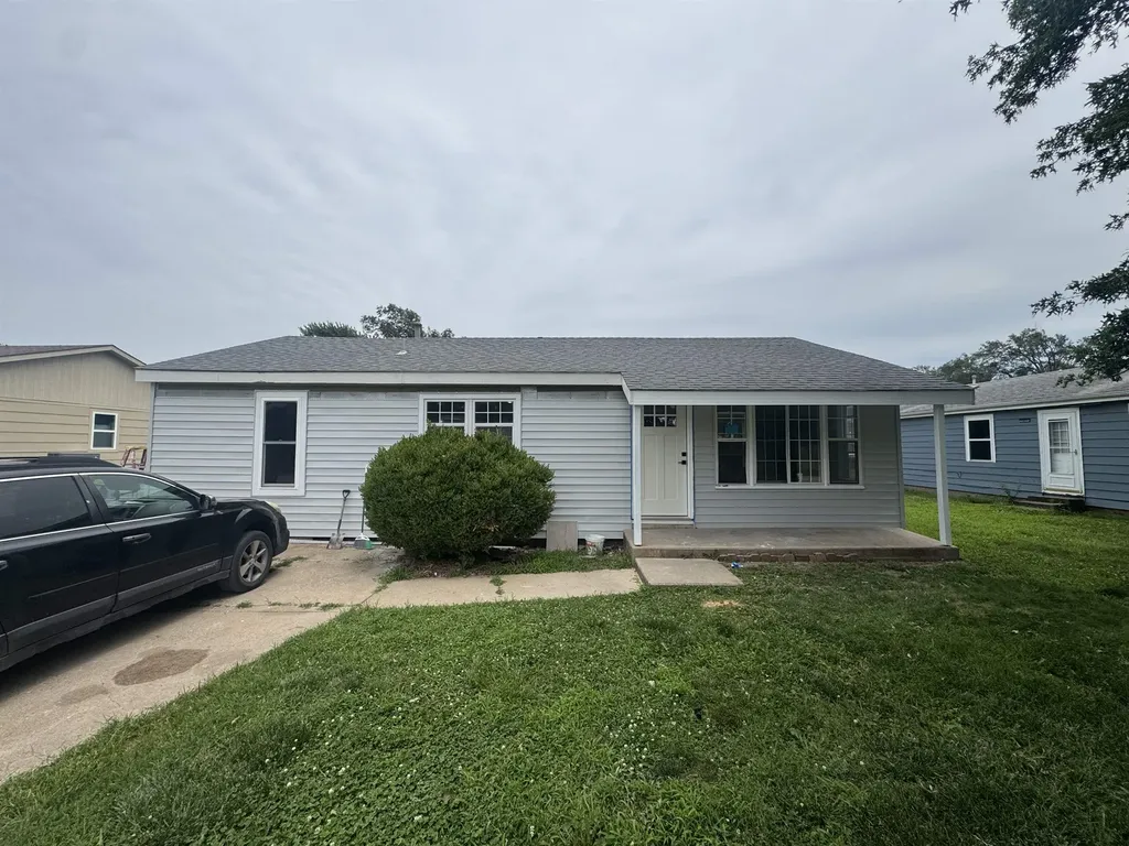 104 N Jackson Avenue Sedgwick KS 67135