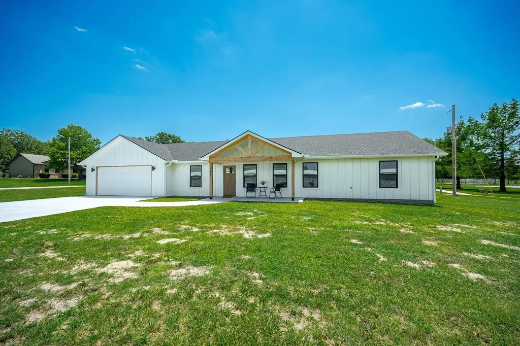 765 N Kansas Court Benton KS 67017